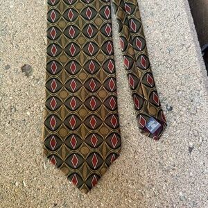 FERAUD Men’s Silk Red Gold Diamond Pattern Tie